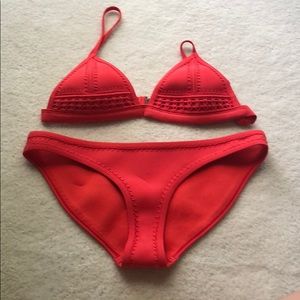 Triangl red bikini